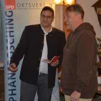 Übergabe Parteibuch Thomas Müller an Ralph Peter